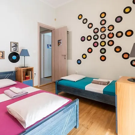 Metro Thission Apartment *